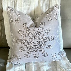 Holiday accent pillow